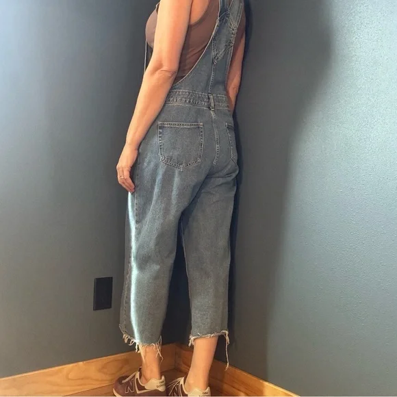 Denim Raw Hem Wide Cropped Overalls size Large - Picture 6 of 11